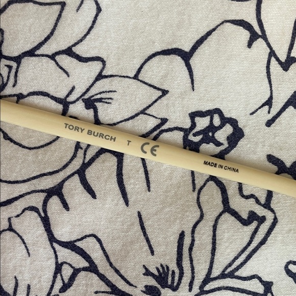 Tory Burch Cream with gold accents Oversized Sunglasses with case & cloth - Picture 11 of 15